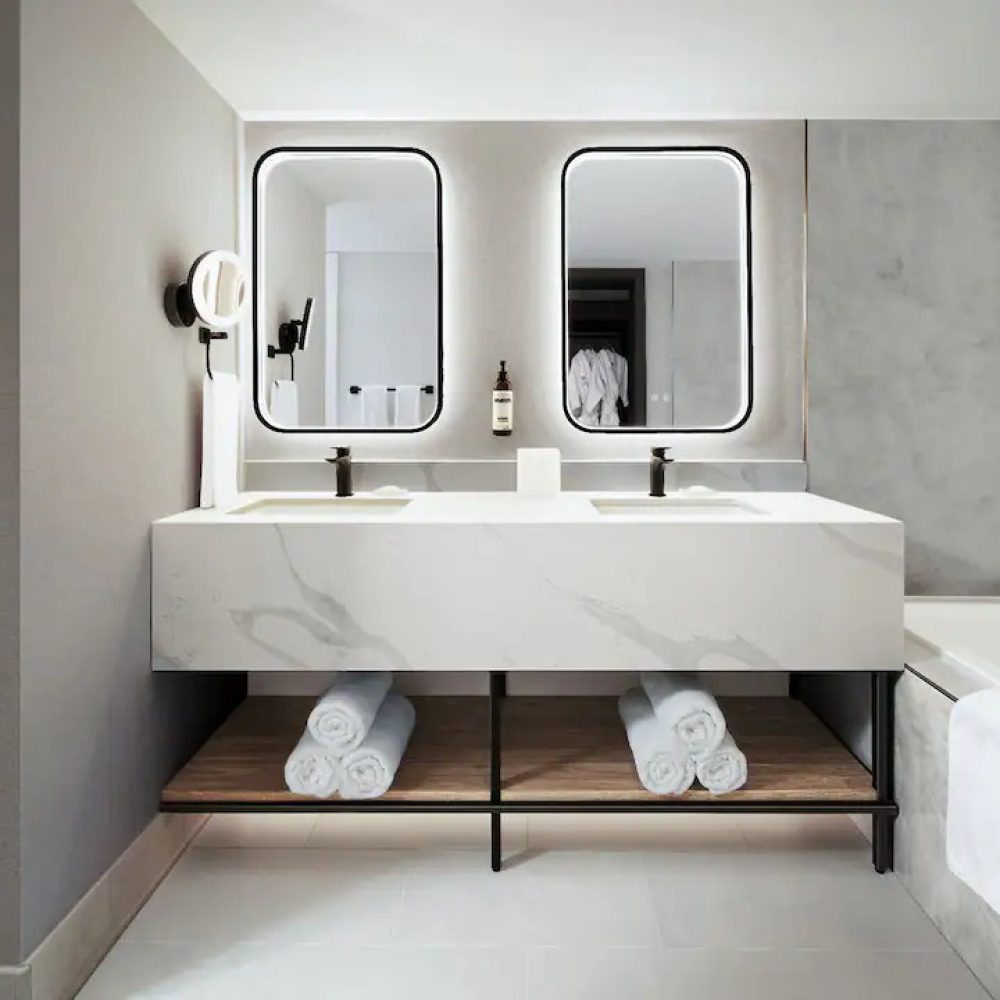 YVRRV-P0225-Presidential-Suite-Bathroom.16x9